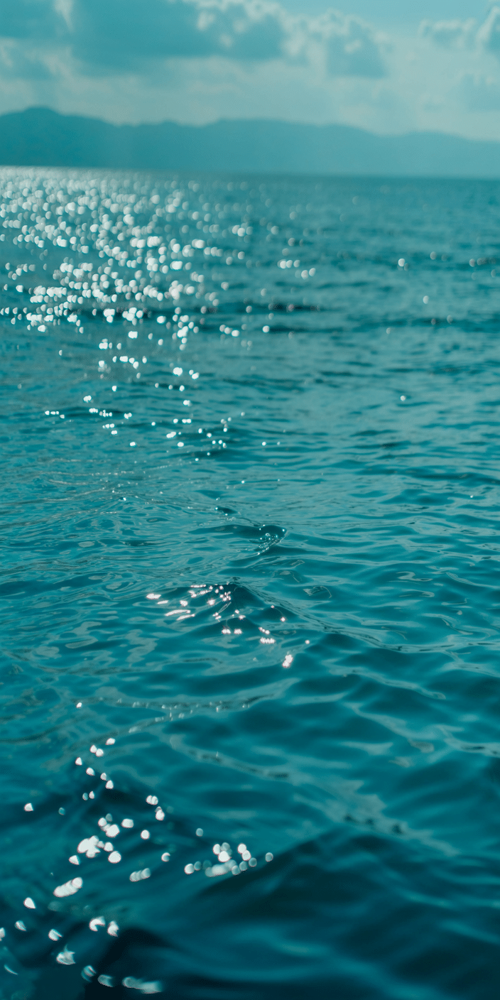 This tranquil ocean wallpaper captures shimmering sun reflections dancing on deep blue waves with soft bokeh effects. It’s a relaxing visual for those seeking water aesthetic wallpaper or a natural light lockscreen that brings the beach to your phone. Perfect for summer vibes and serene moments throughout the day.